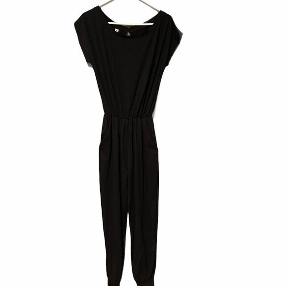 Angashion Black Jumpsuit Size Med NWT - Picture 1 of 10